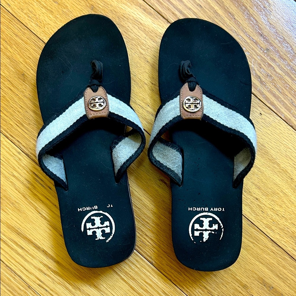 Tory Burch woman’s Black and Cream Flip Flops
